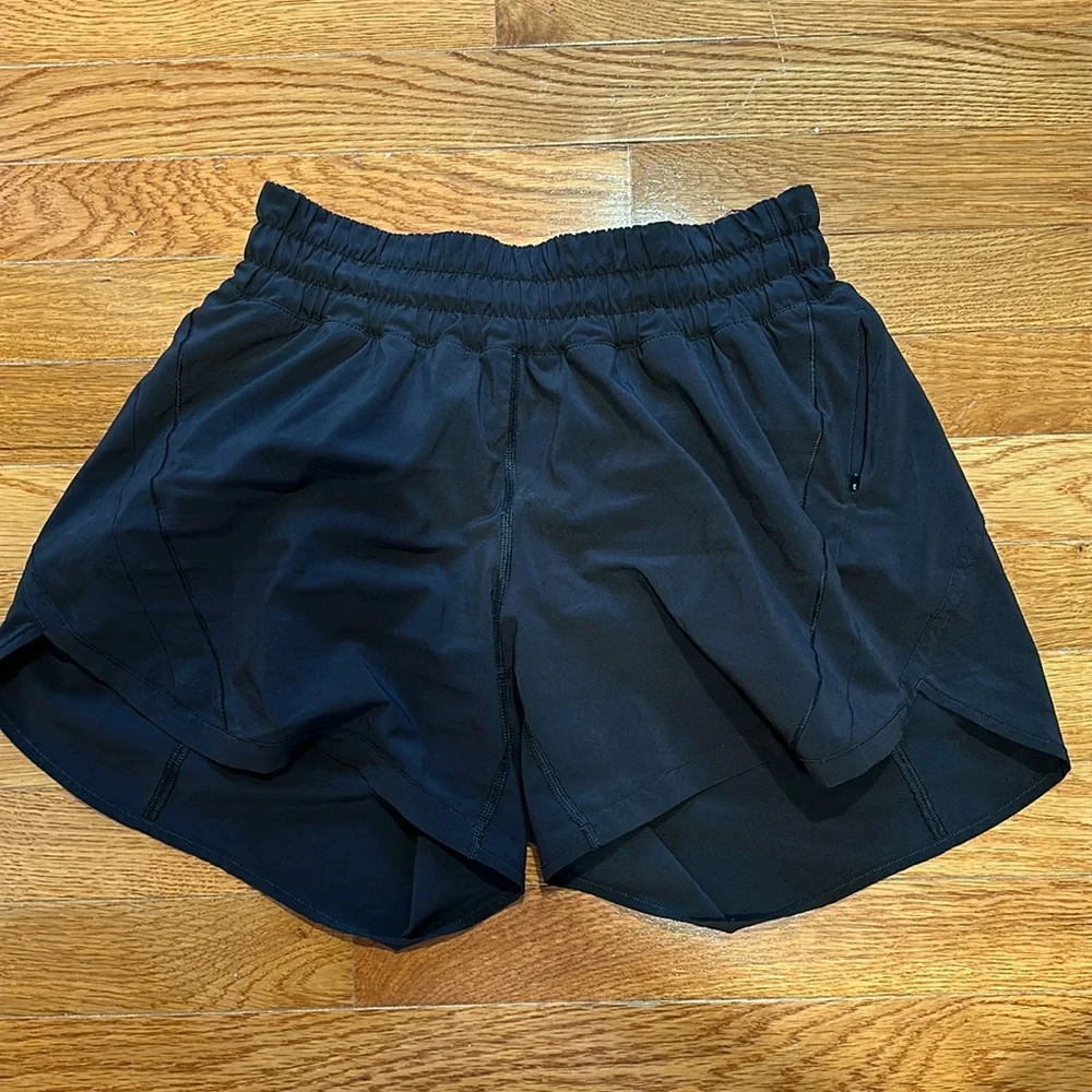 lululemon black shorts, size 6 - Picture 1 of 4
